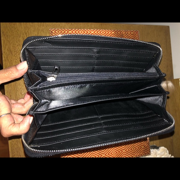 Women’s Guess Wallet - Picture 3 of 4